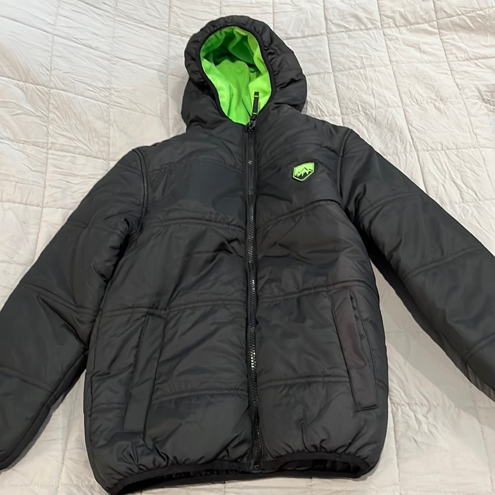 Canyon River Blues black puffer jacket. Warm and cozy with Lime green 7